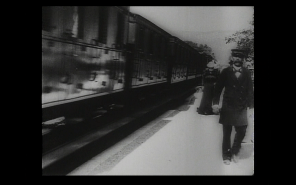 Arrival of a Train at La Ciotat Lumiere - 7