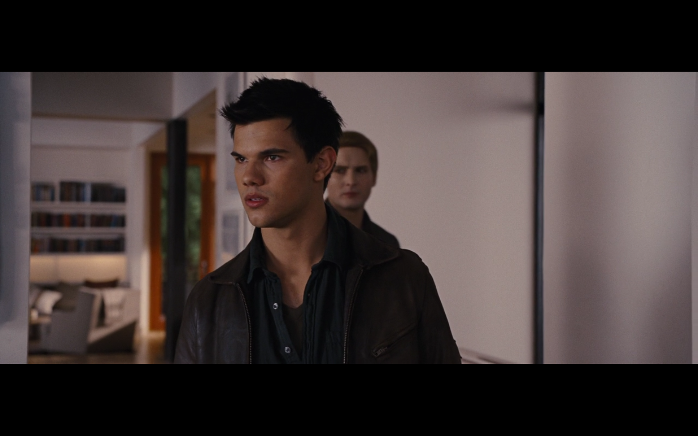 Сумерки свадьба беллы и эдварда. Part 1 2011. Атлант расправил плечи франциско д'анкония. Сцмерки сана рассвет 1. Пародия на сумерки.