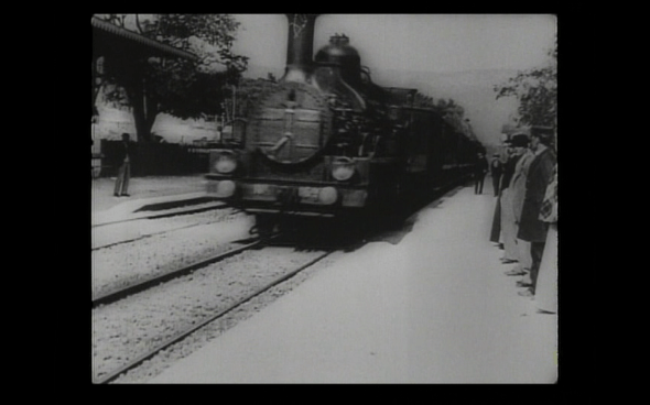 Arrival of a Train at La Ciotat Lumiere - 4